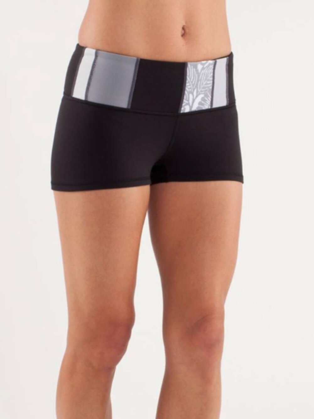 Lululemon- Boogie Short- Sz 6